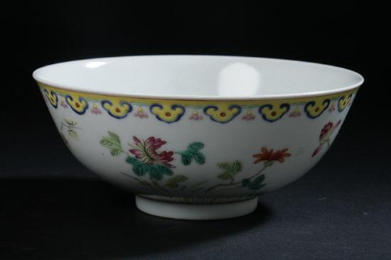 CHINESE FAMILLE ROSE PORCELAIN BOWL