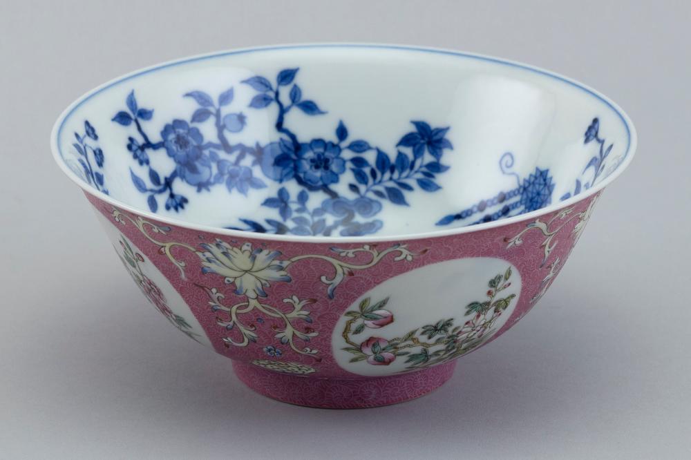 CHINESE FAMILLE ROSE PORCELAIN BOWL
