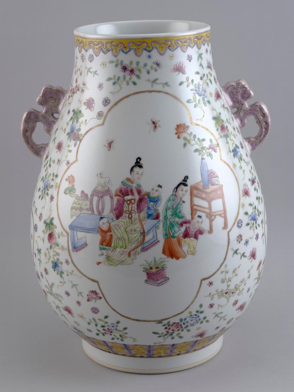 CHINESE FAMILLE ROSE PORCELAIN DEER