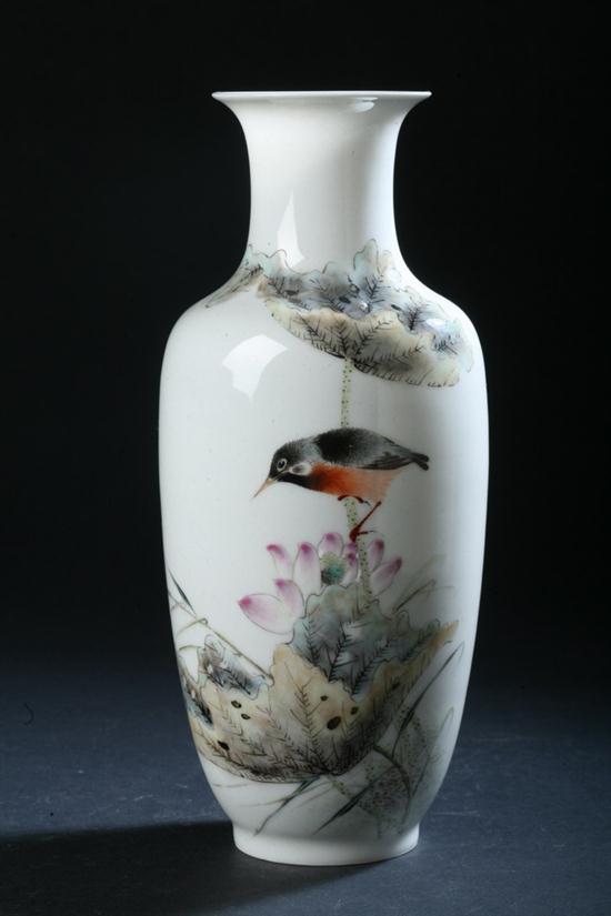CHINESE FAMILLE ROSE PORCELAIN VASE