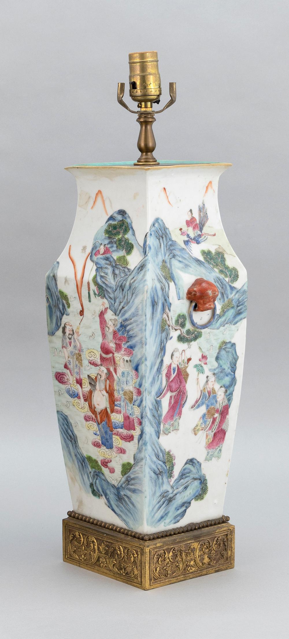 CHINESE FAMILLE ROSE PORCELAIN VASE