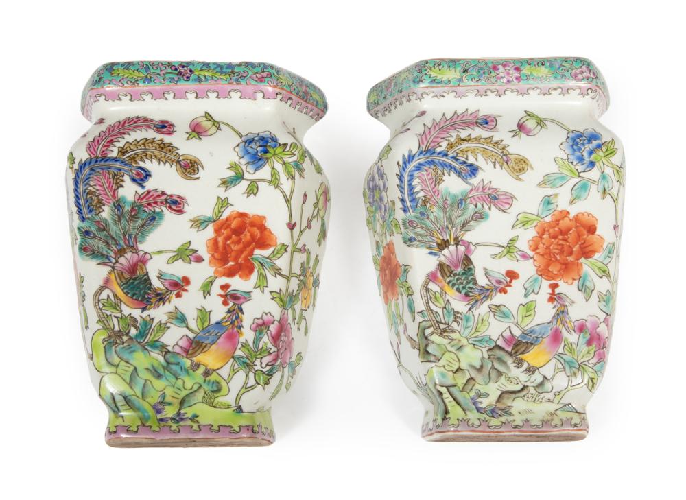 CHINESE FAMILLE ROSE PORCELAIN WALL