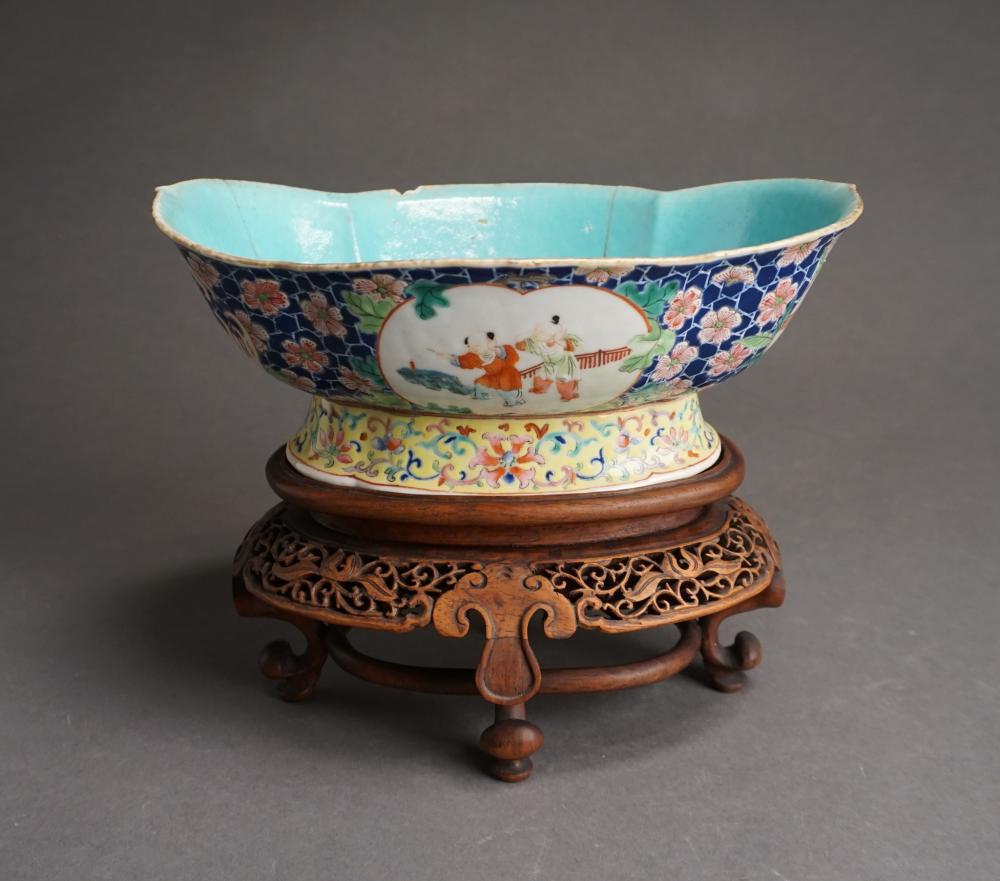 CHINESE FAMILLE ROSE QUATREFOIL