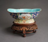 CHINESE FAMILLE ROSE QUATREFOI