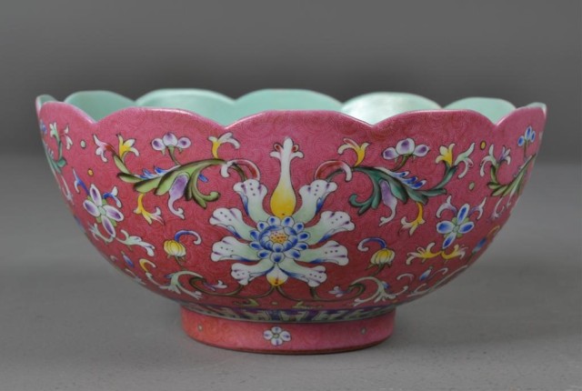 Chinese Famille Rose Scalloped