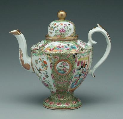 Chinese famille rose teapot,