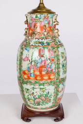 CHINESE FAMILLE ROSE VASE MOUN