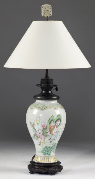 Chinese Famille Rose Vase Table