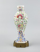 CHINESE FAMILLE ROSE VASE W/ P