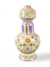 CHINESE FAMILLE ROSE VASE WITH