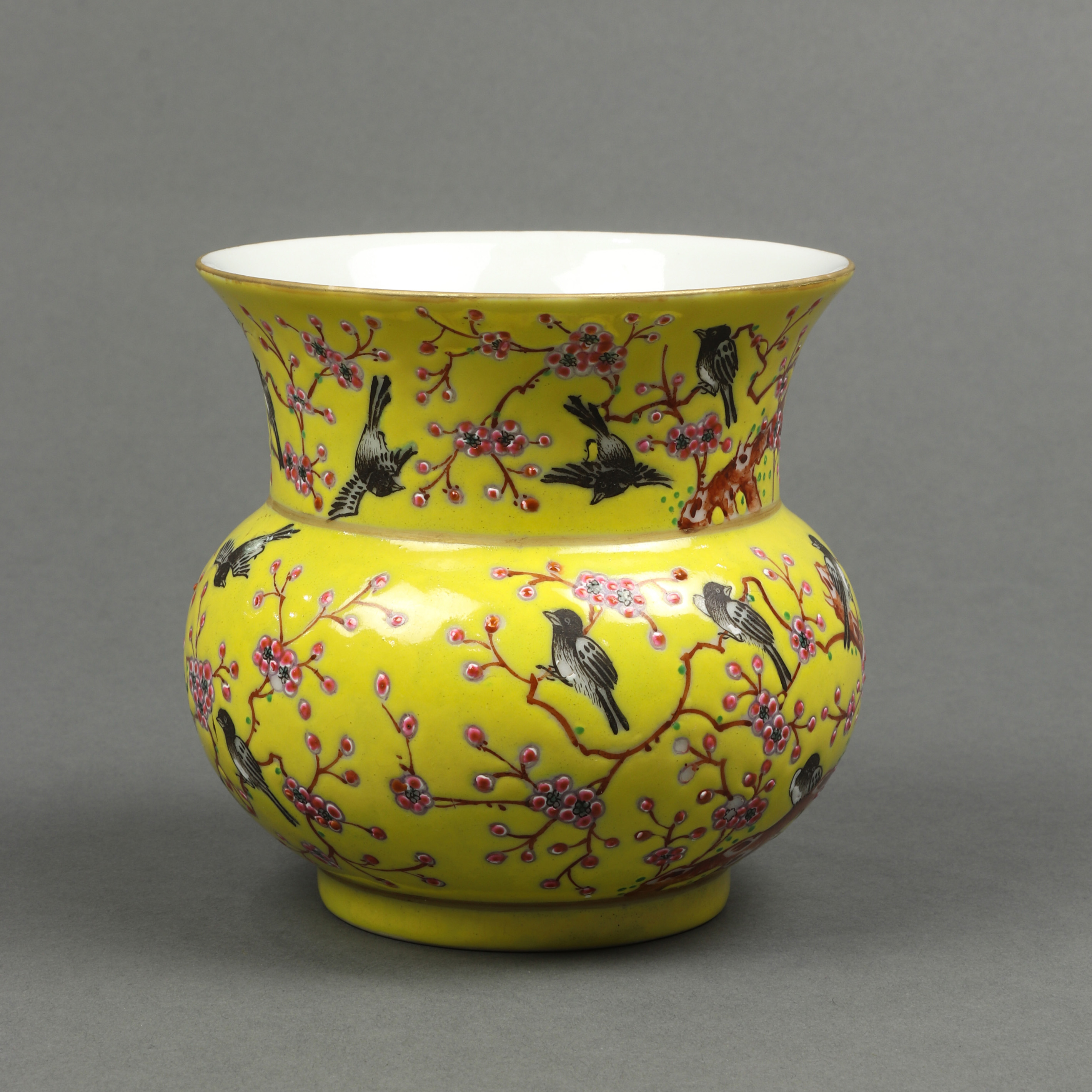 CHINESE FAMILLE ROSE YELLOW