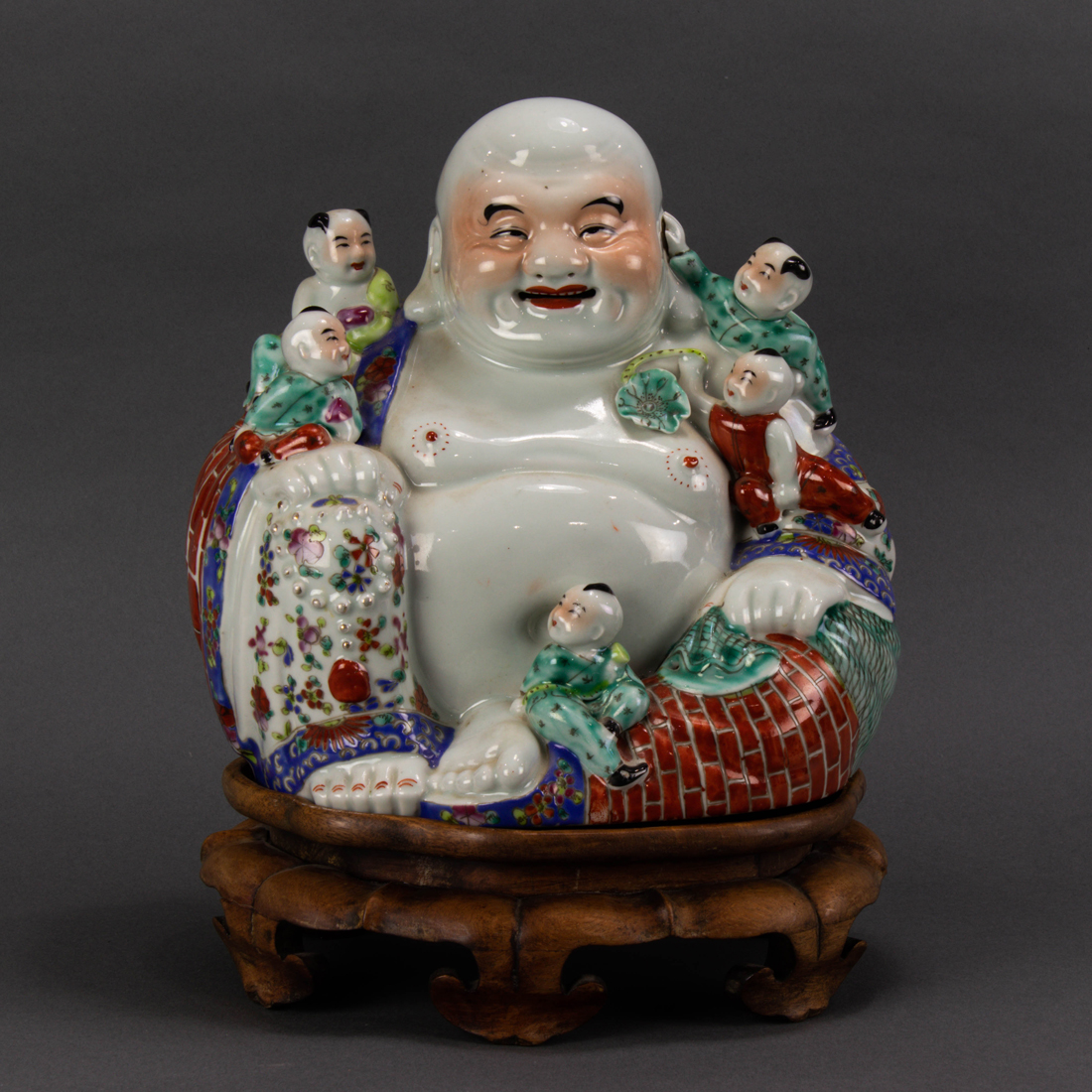 CHINESE FAMILLE VASE FIGURE OF