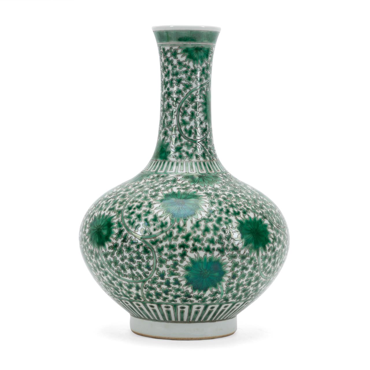 CHINESE FAMILLE VERTE BOTTLE VASE