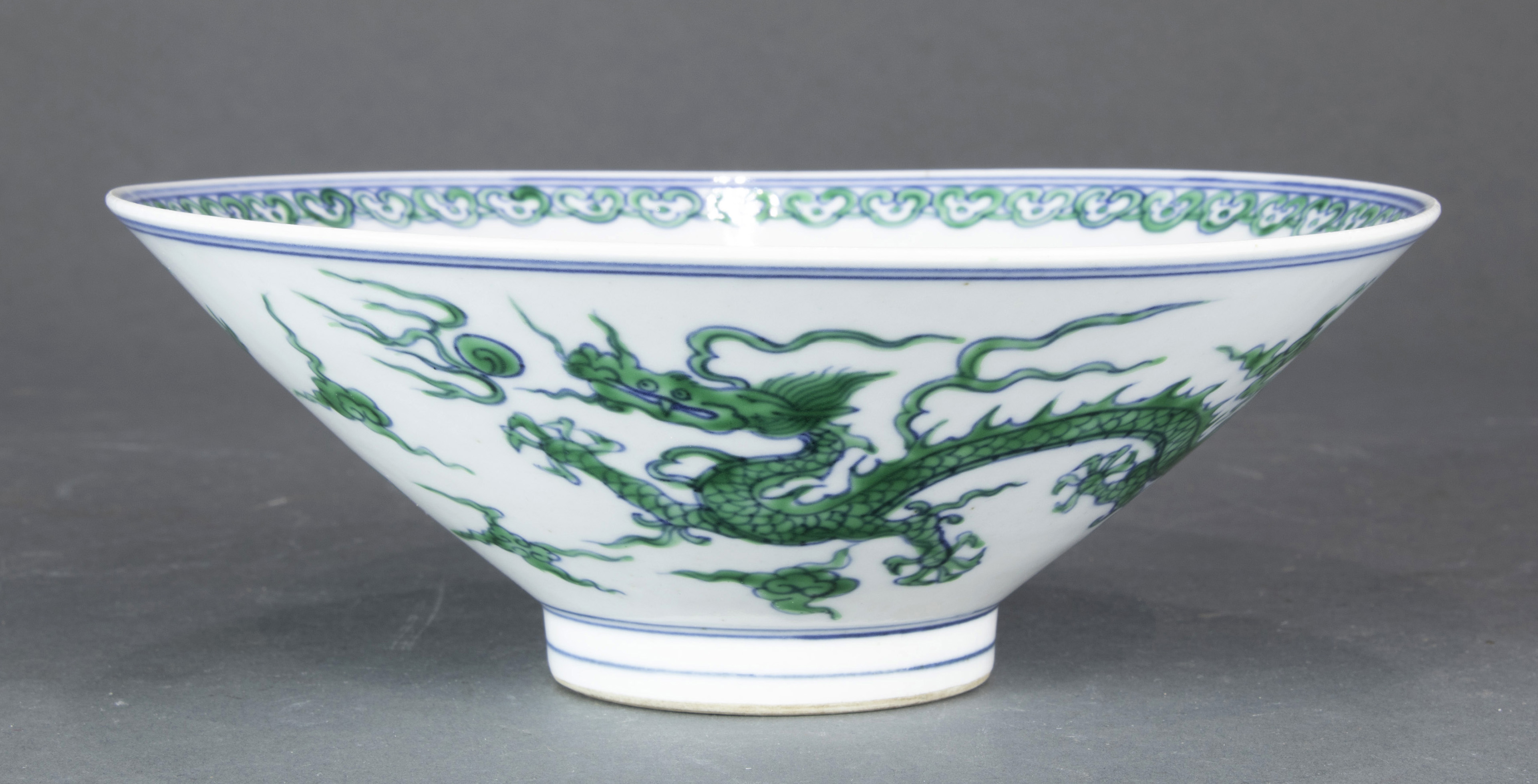CHINESE FAMILLE VERTE DRAGON BOWL