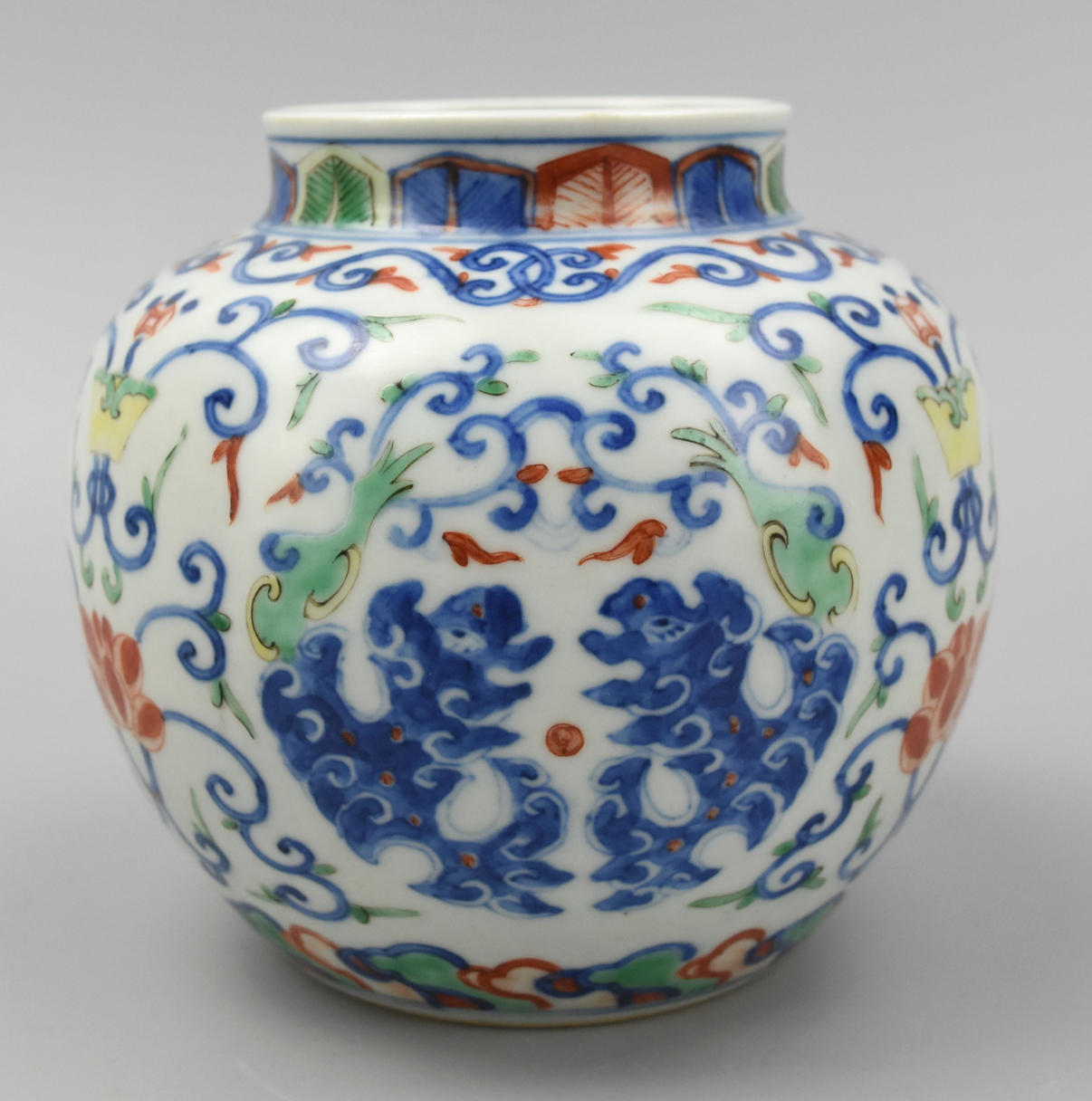 CHINESE FAMILLE VERTE FLORAL JAR W/