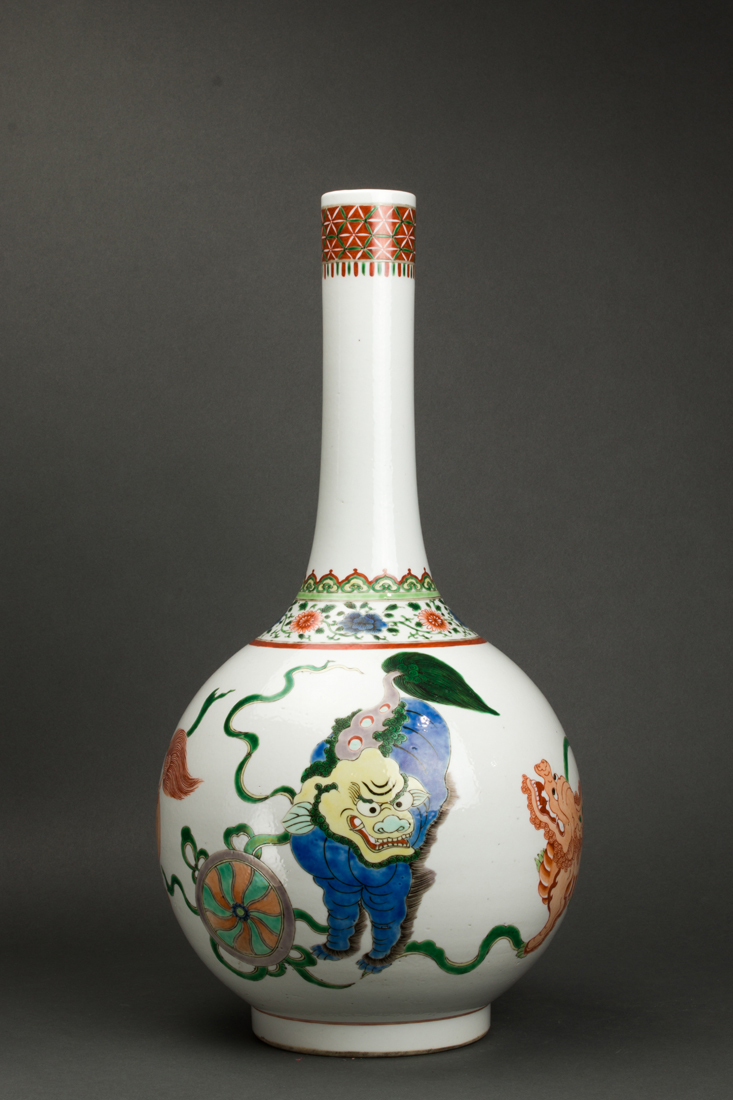 CHINESE FAMILLE VERTE GLOBULAR VASE