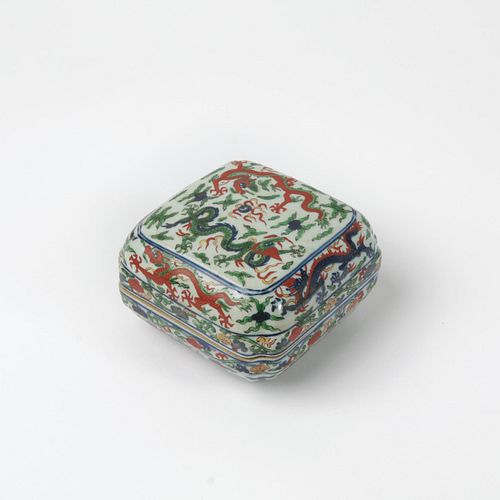 CHINESE FAMILLE VERTE LIDDED DRAGON