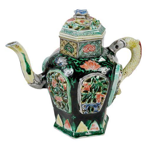 CHINESE FAMILLE VERTE RETICULATED