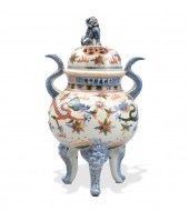 CHINESE FAMILLE VERTE TRIPOD C