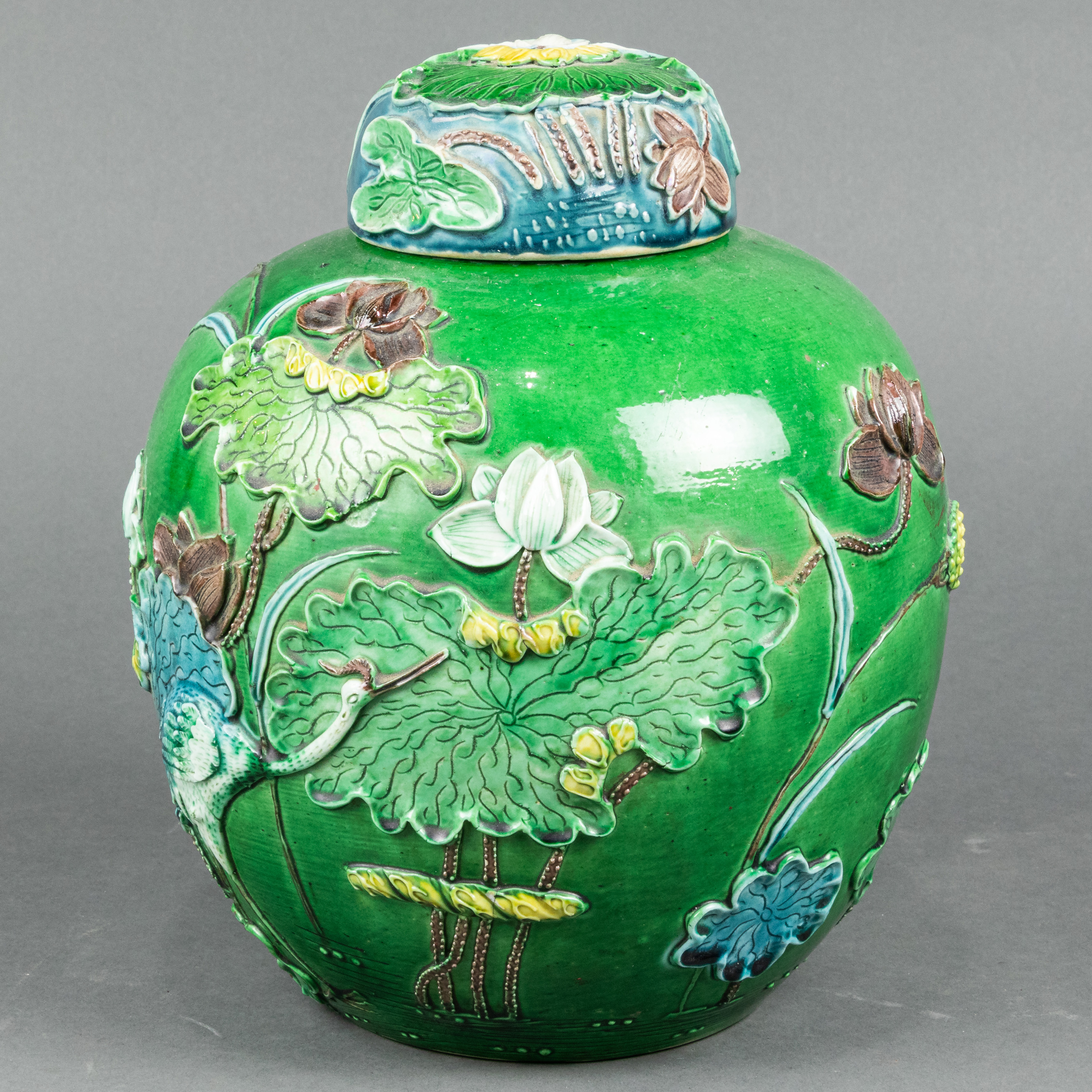 CHINESE FAMILLE VERTE VASE