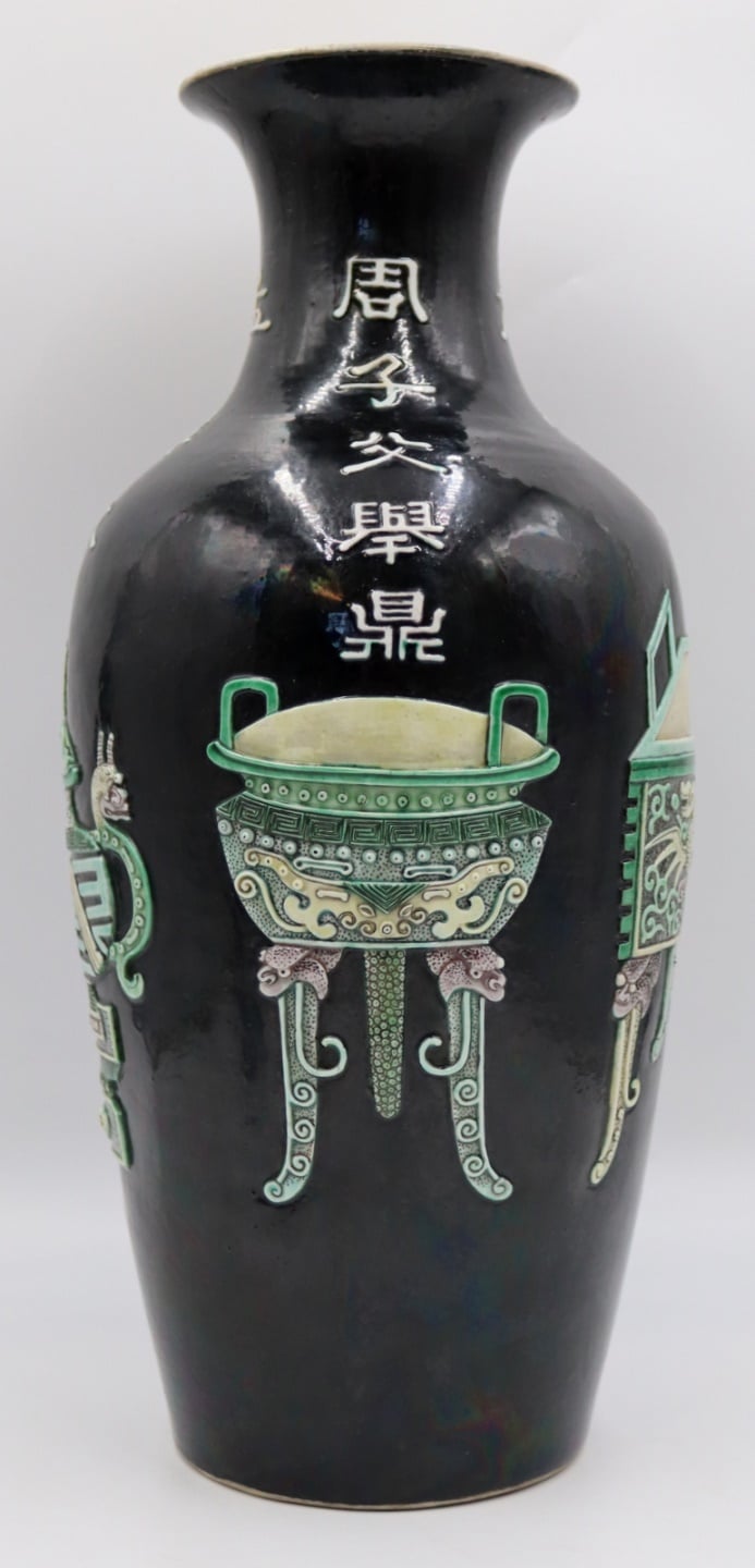 CHINESE FAMILLE VERTE VASE. Chinese