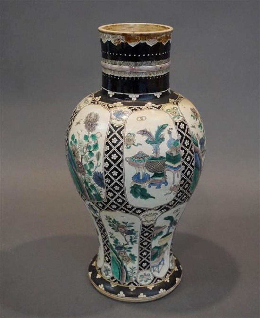 CHINESE 'FAMILLE VERTE' VASE,