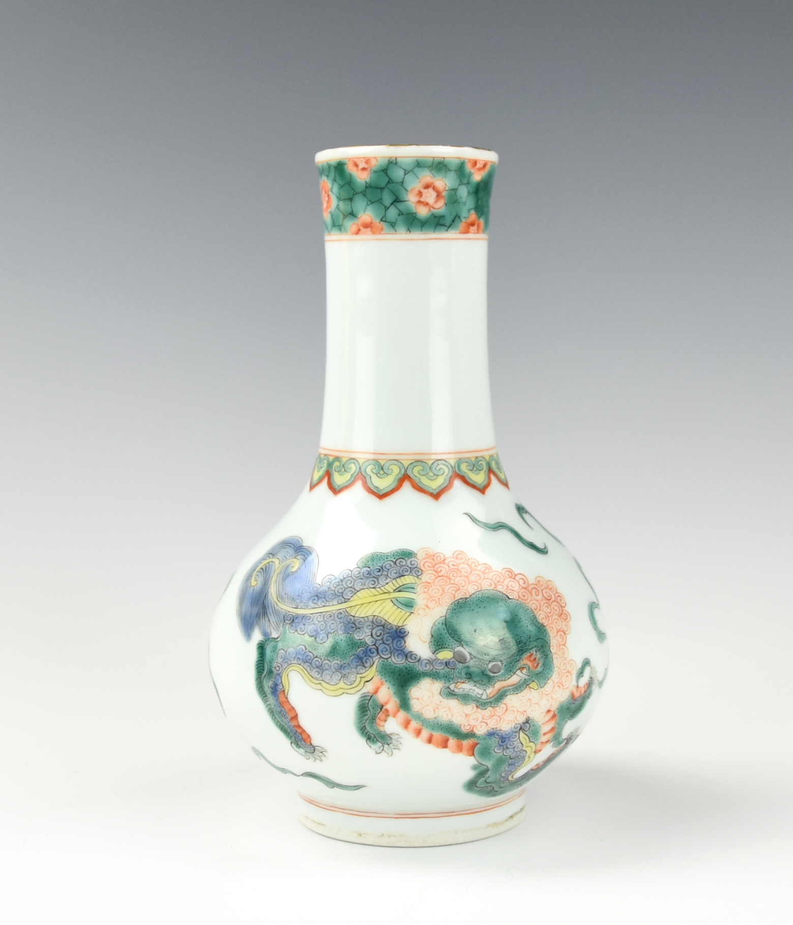 CHINESE FAMILLE VERTE VASE W/ LION,