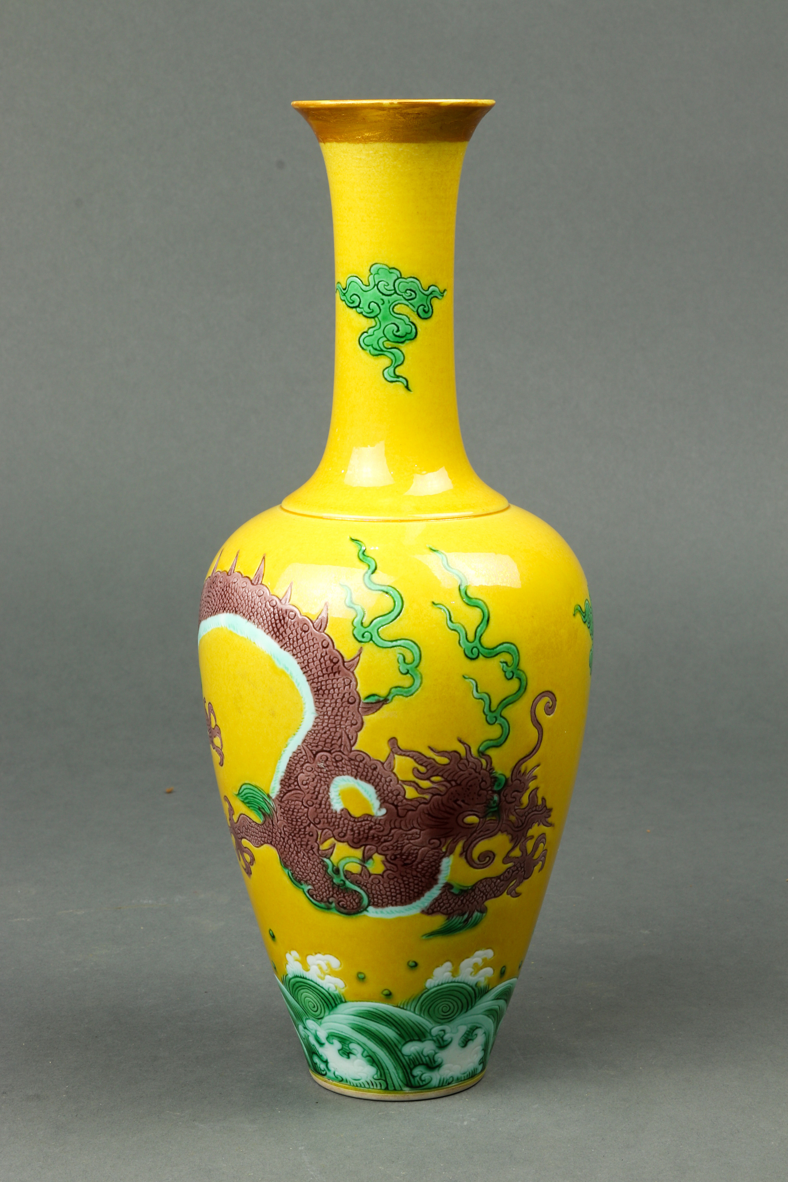 CHINESE FAMILLE VERTE YELLOW GROUND