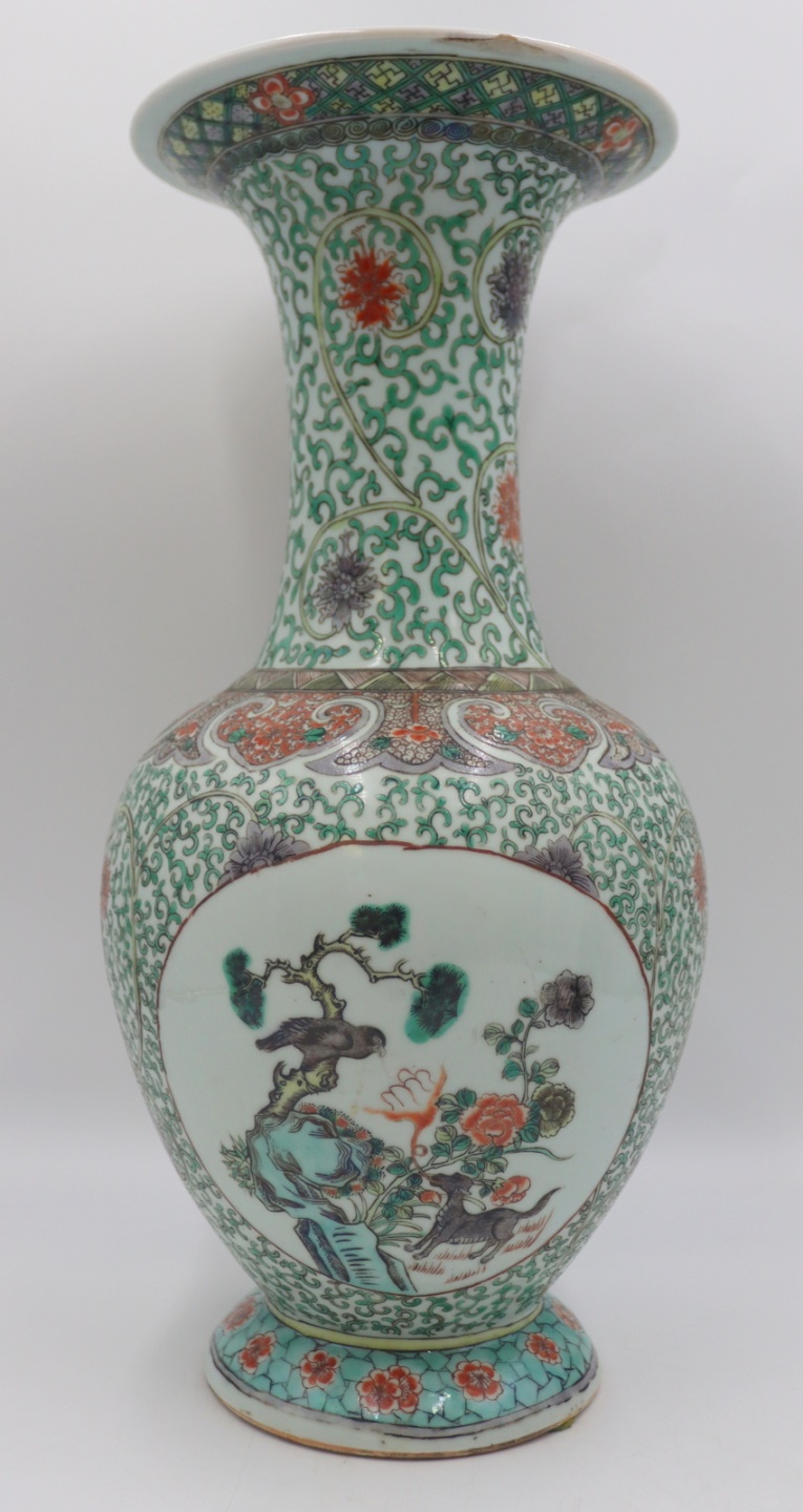 CHINESE FAMILLE VERTE YEN YEN VASE.