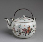 CHINESE FENCAI TEAPOT, 19TH CE