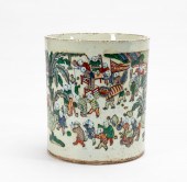 CHINESE FIGURAL MOTIF FAMILLE