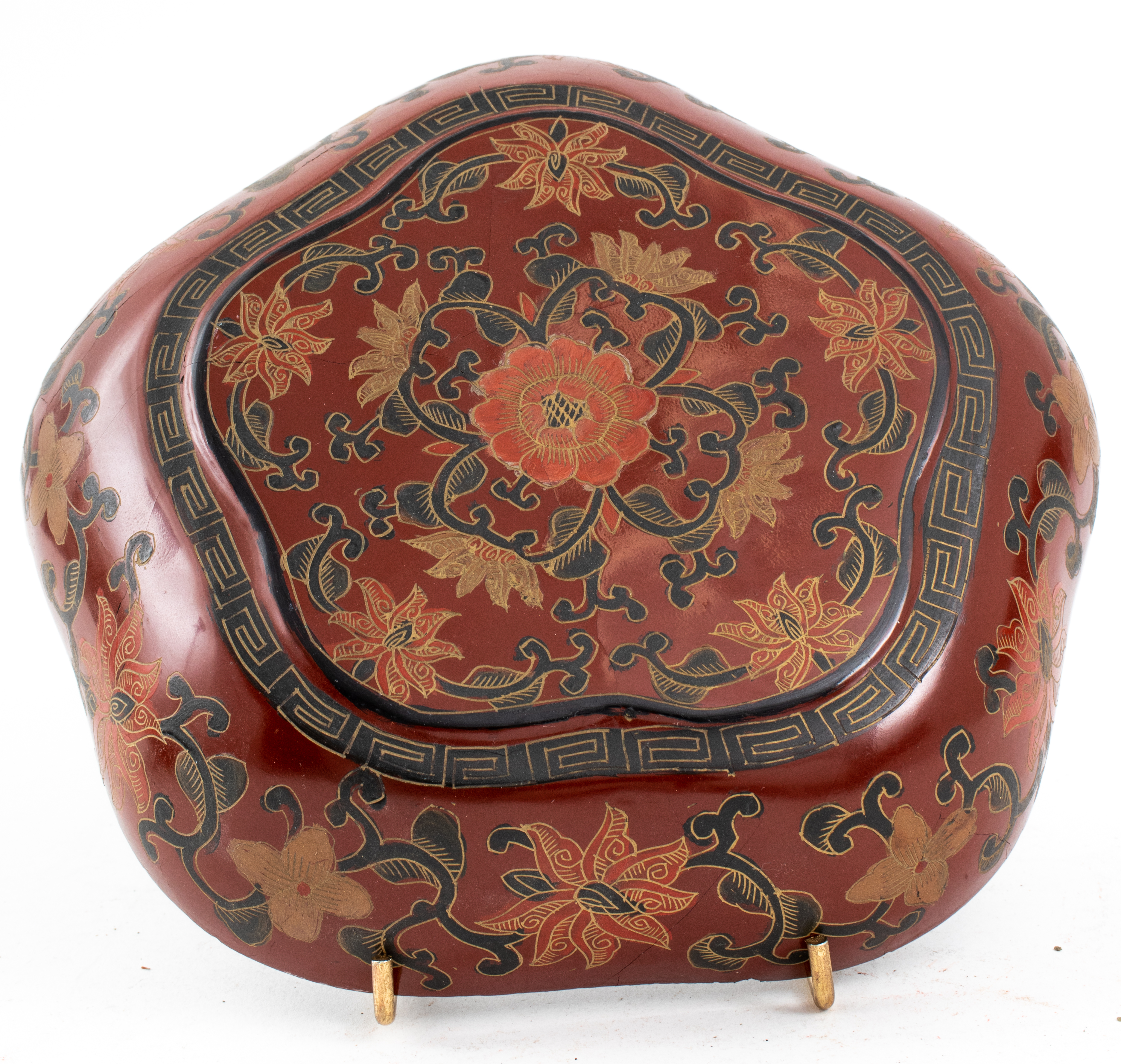 CHINESE FLORIFORM LIDDED LACQUER