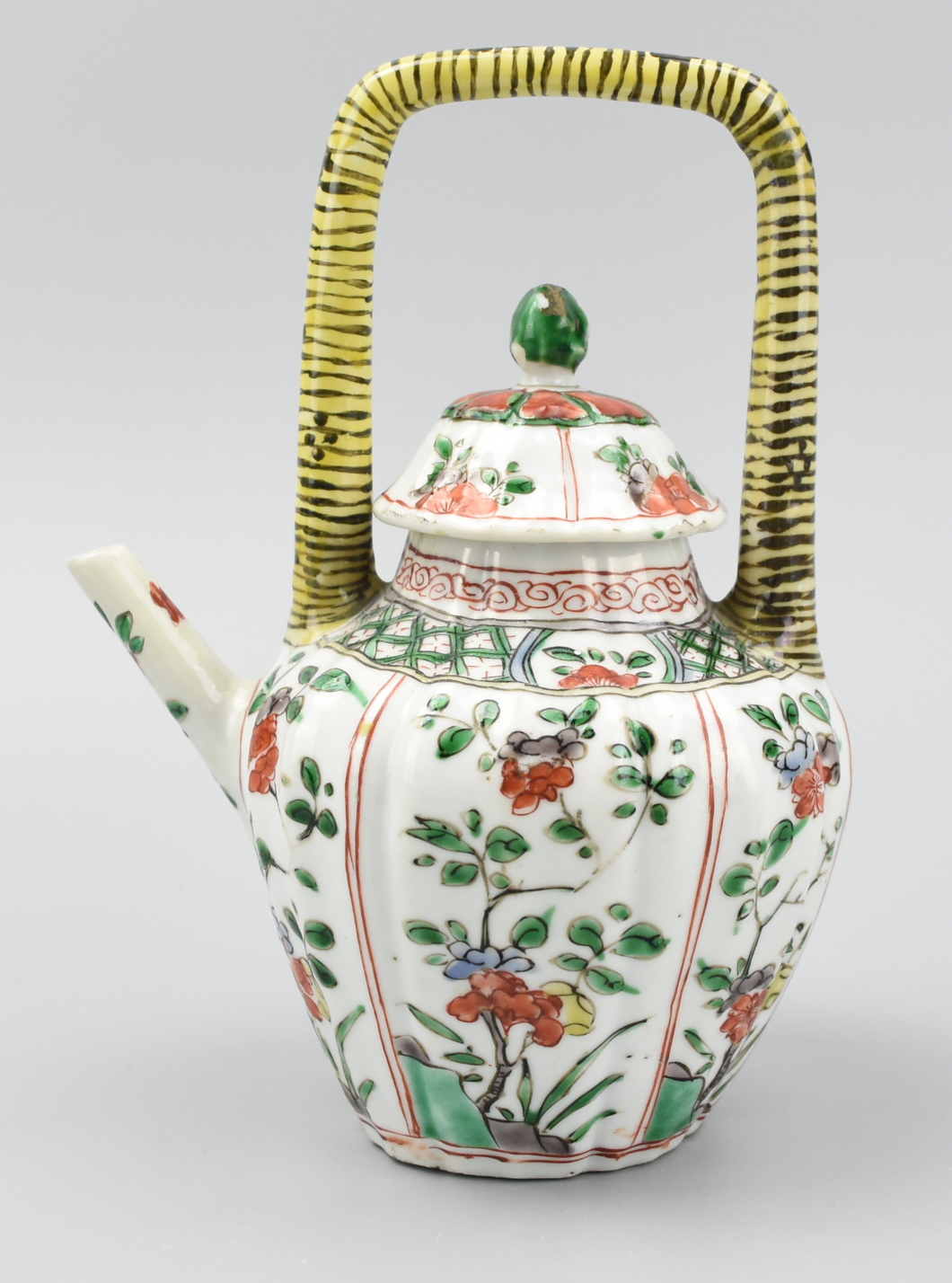 CHINESE FLUTED WUCAI TEAPOT AND