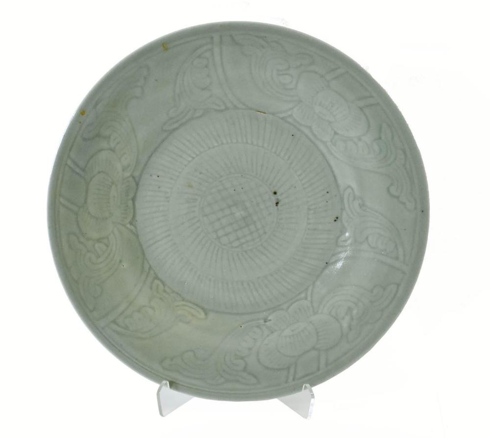 CHINESE FOLIATE INCISED CELADON