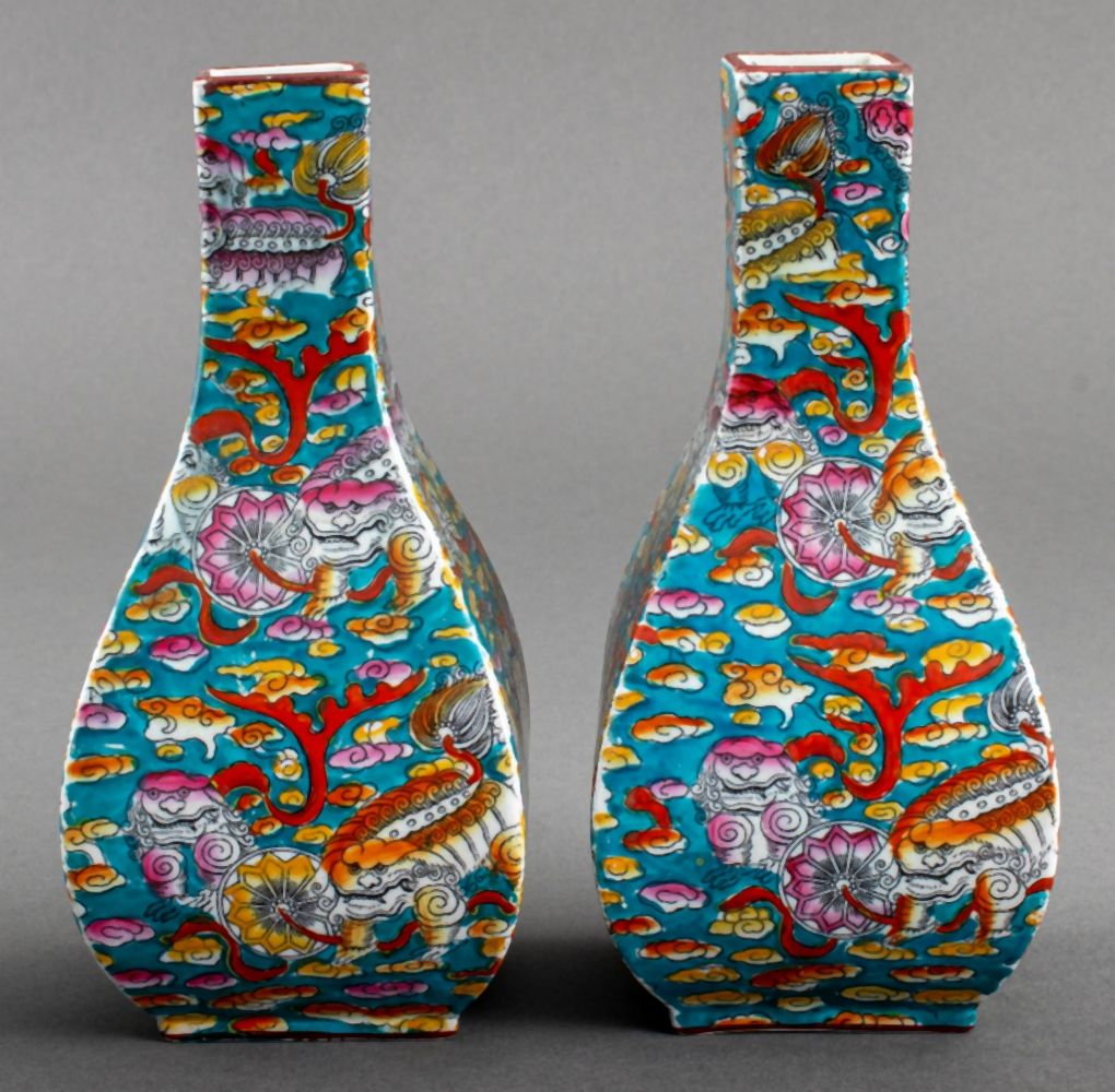 CHINESE FOO LION MOTIF PORCELAIN