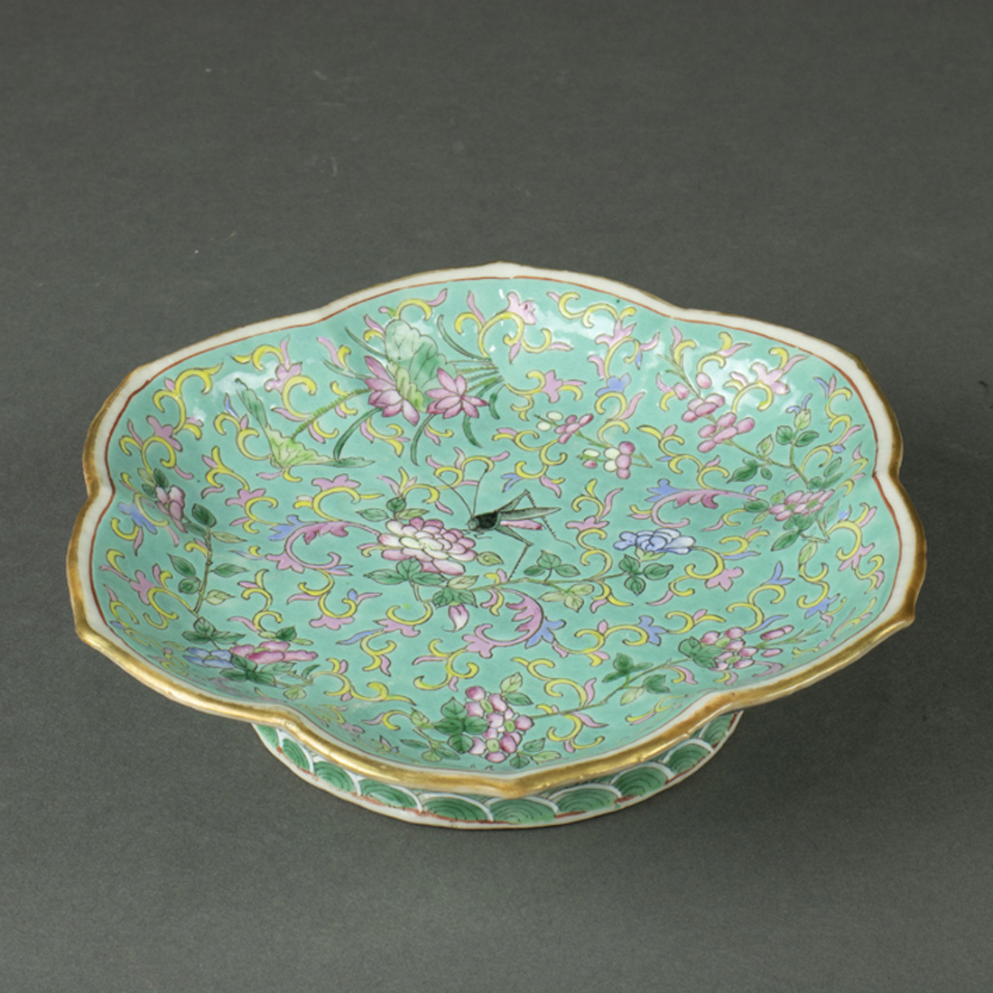 CHINESE FOOTED PORCELAIN BOWL OF