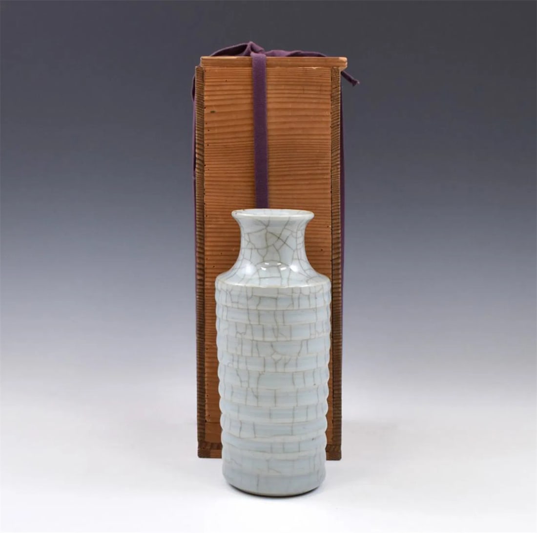 CHINESE GE PORCELAIN RIBBED