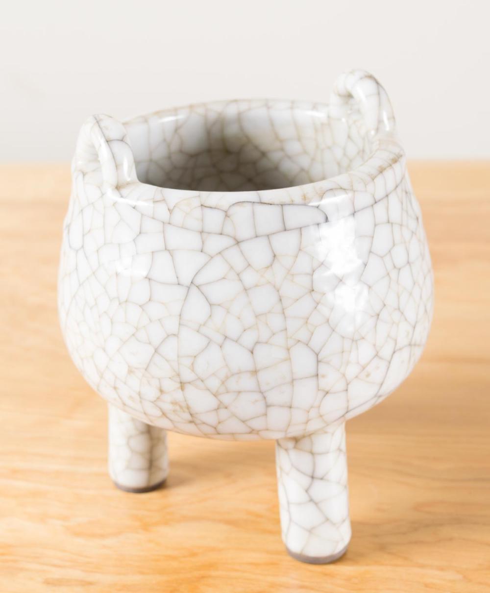 CHINESE GE WARE TRI-FOOTED