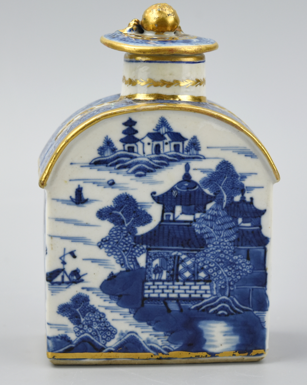 CHINESE GILT BLUE & WHITE TEA