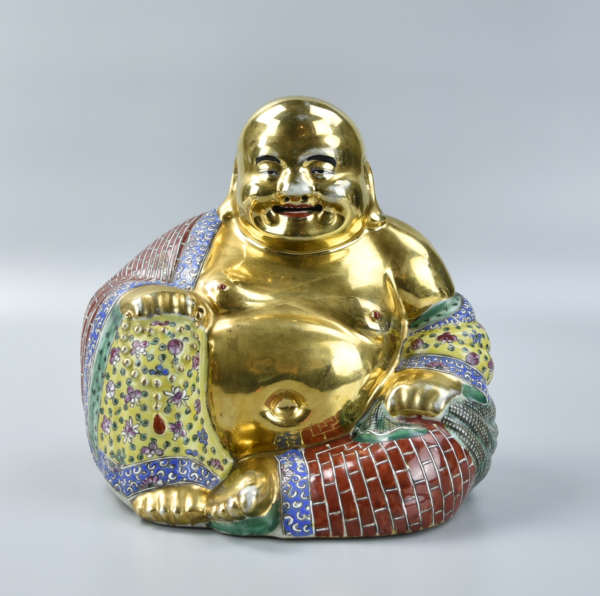 CHINESE GILT FAMILLE ROSE BUDDHA