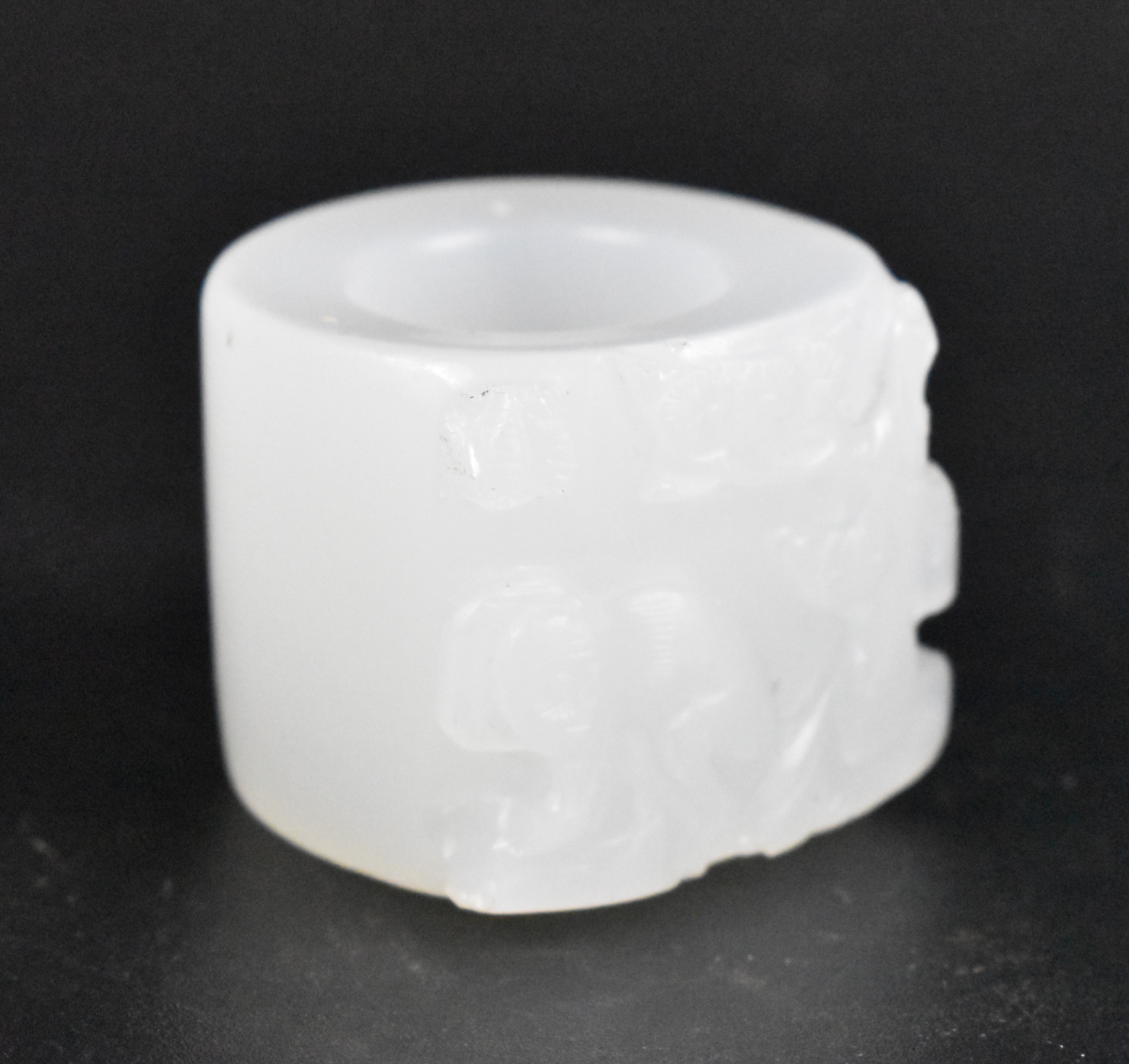 CHINESE GLASS CARVED ARCHER RING W/