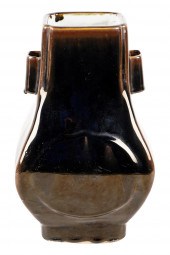 CHINESE GLAZED CERAMIC VASEuns