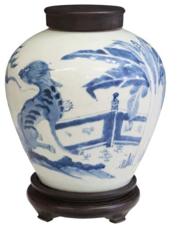 CHINESE GLAZED PORCELAIN LIDDED FOO