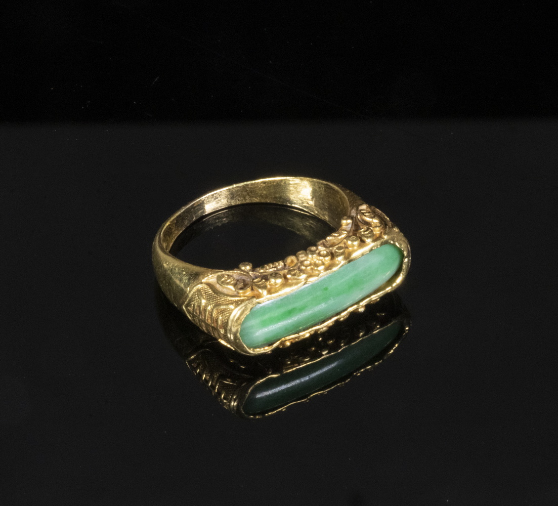 CHINESE GOLD & JADE RING Carved 22K