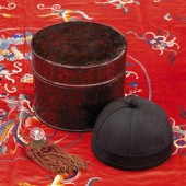 Chinese gold lacquer hat box,