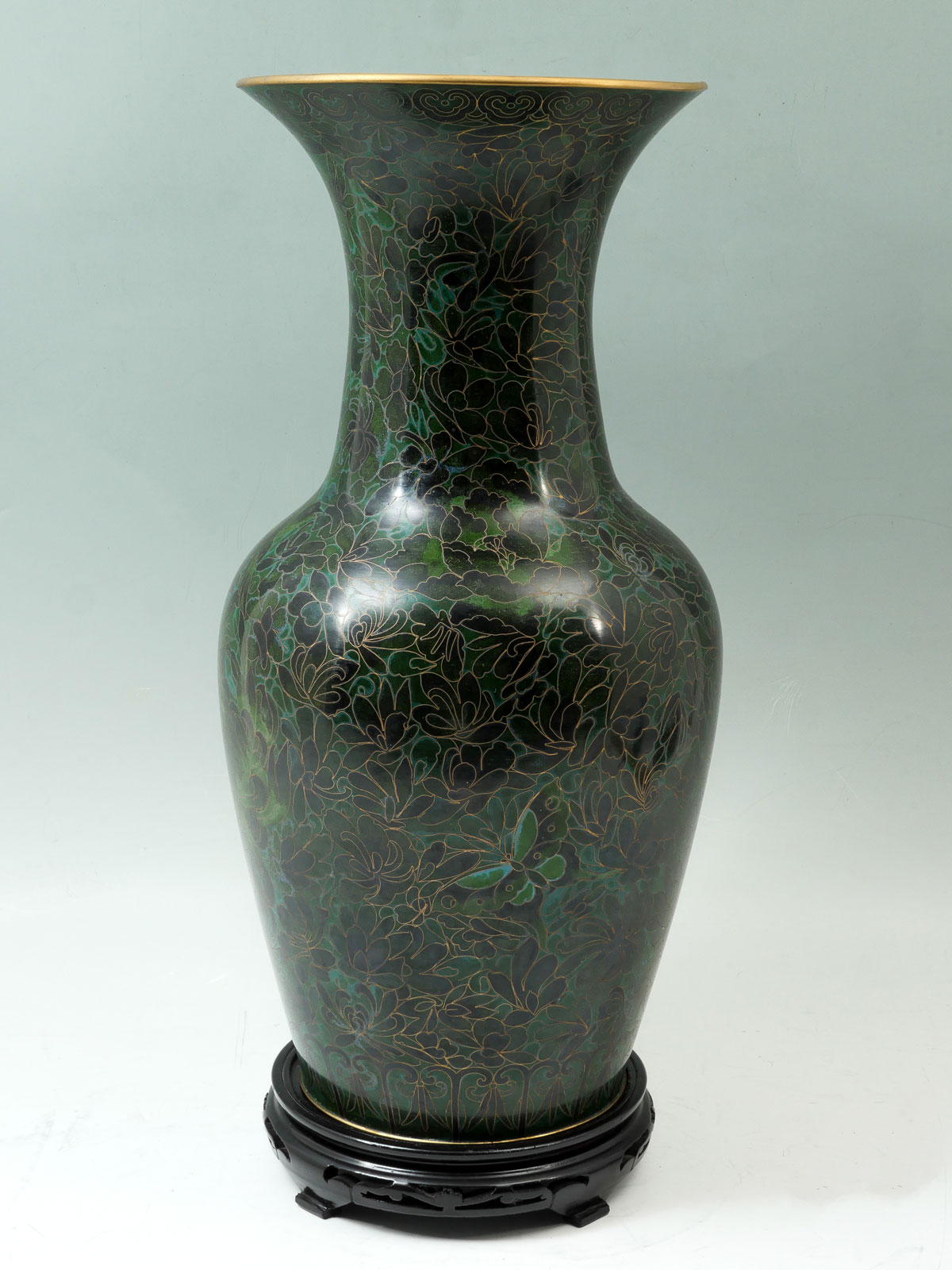 CHINESE GREEN CLOISONNE VASE: