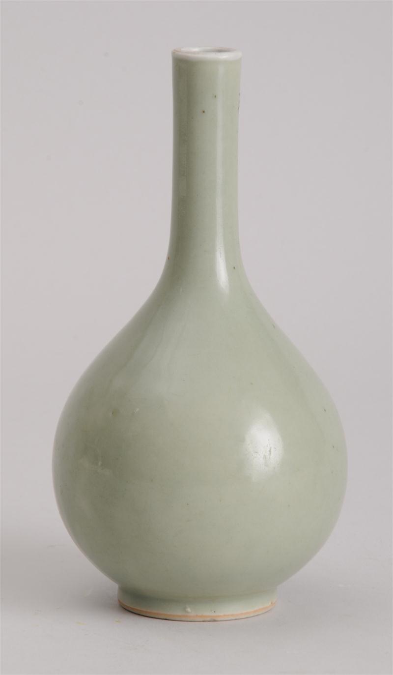 CHINESE GREEN-GLAZED BOTTLE VASE