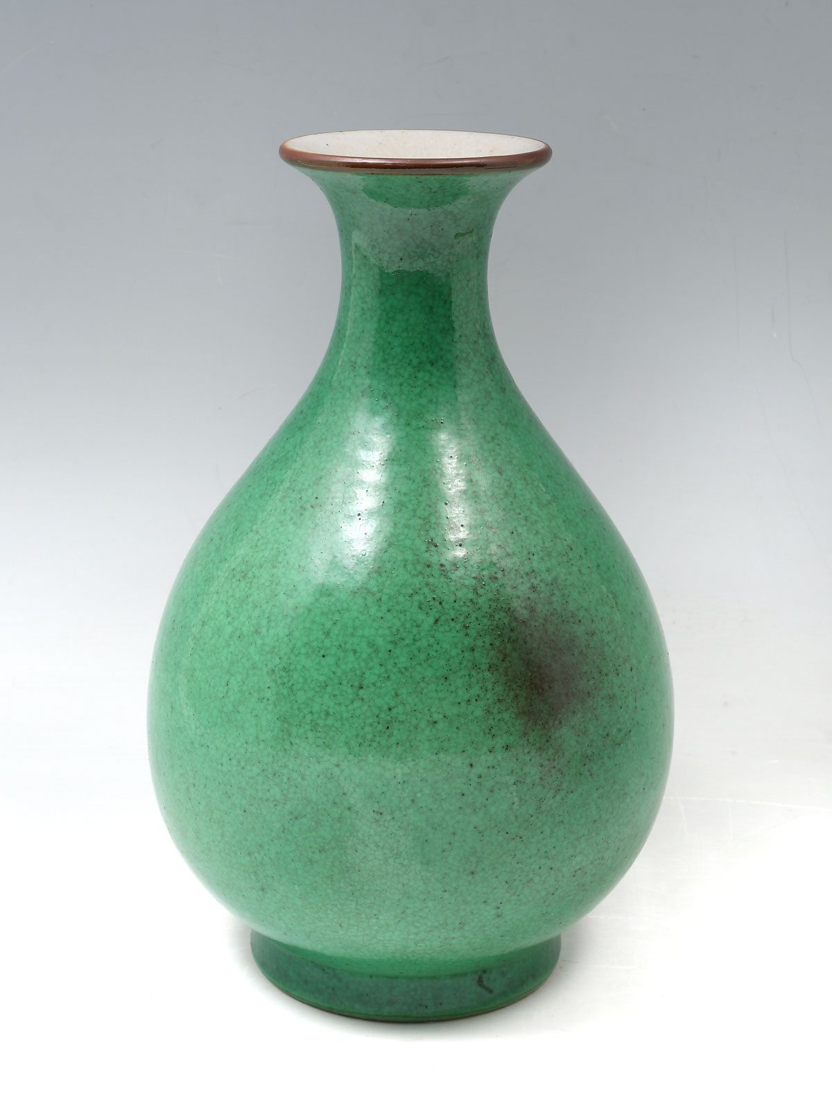 CHINESE GREEN GLAZED GLOBULAR VASE: