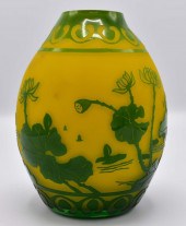 CHINESE GREEN OVER YELLOW PEKI
