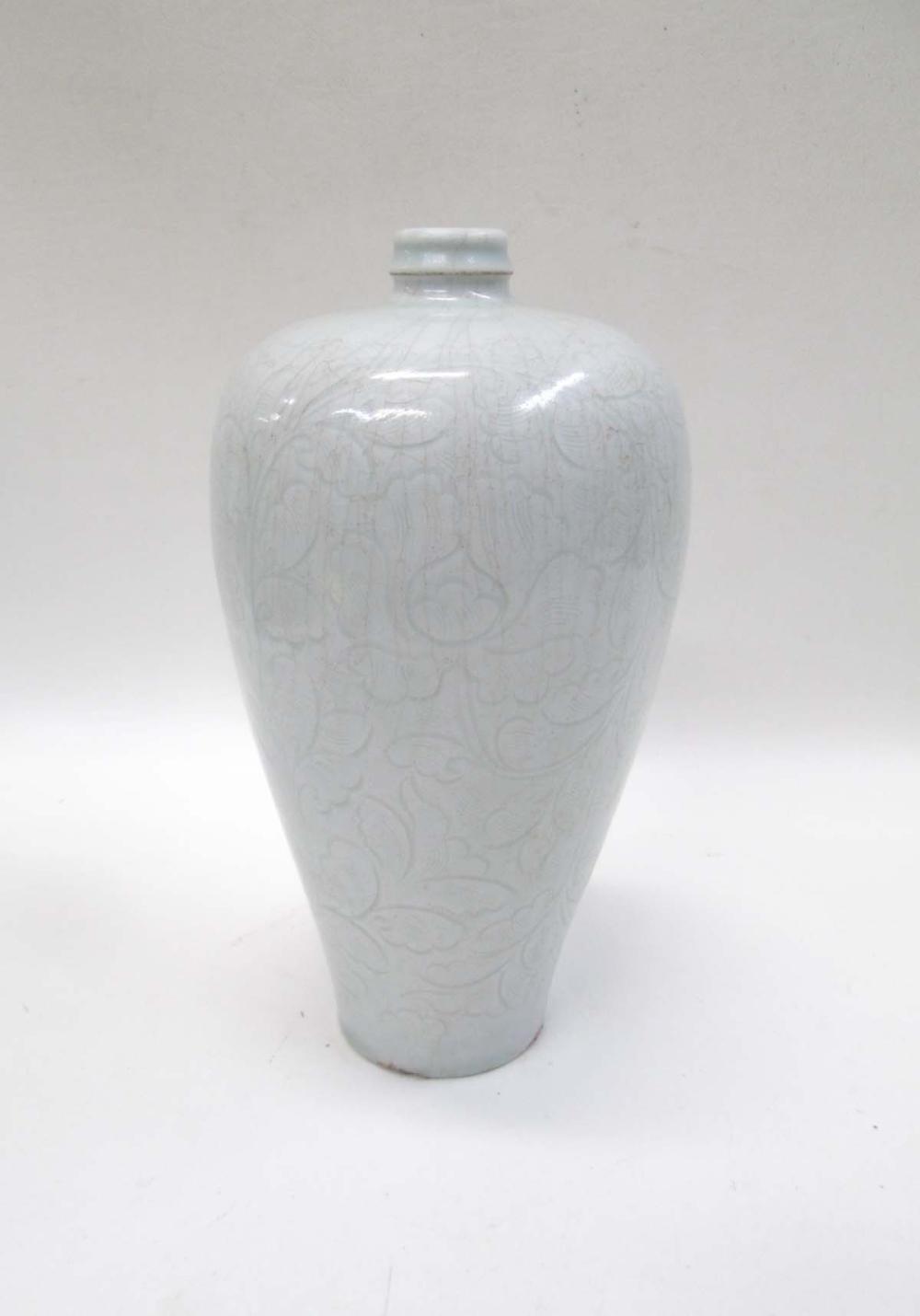 CHINESE GREENWARE PORCELAIN VASE,